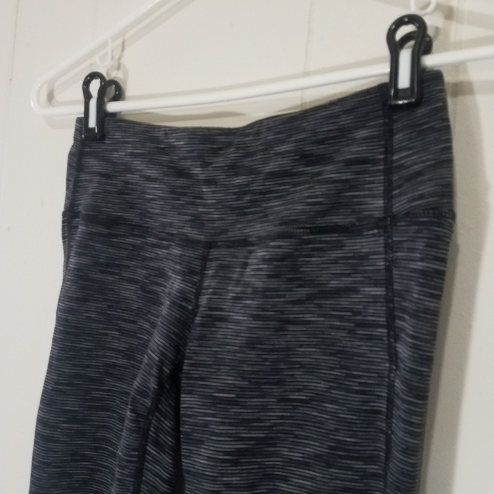 Athleta Energy Chaturanga Capri Leggings Space Dye Black Blue Women’s XS - Picture 6 of 8